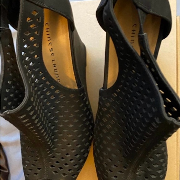 Chinese Laundry Woman’s Indie Wedge Sand size 8 - Picture 4 of 4